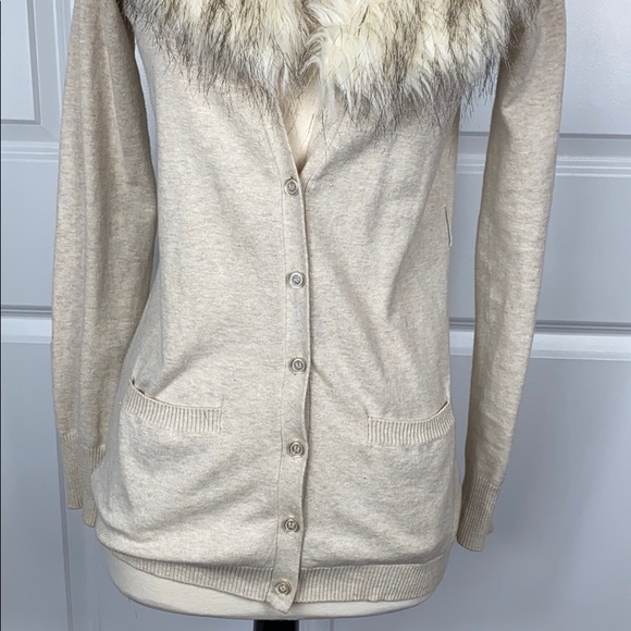 The limited removable collard faux fur sweater - Picture 13 of 16